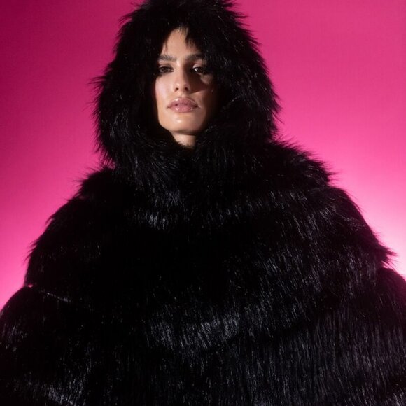 LUXE LAVISH FAUX FUR  HOODED  PONCHO ( BRAND NEW !!! ) - Picture 8 of 9